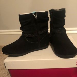 NIB suede black boots. Girls size 1